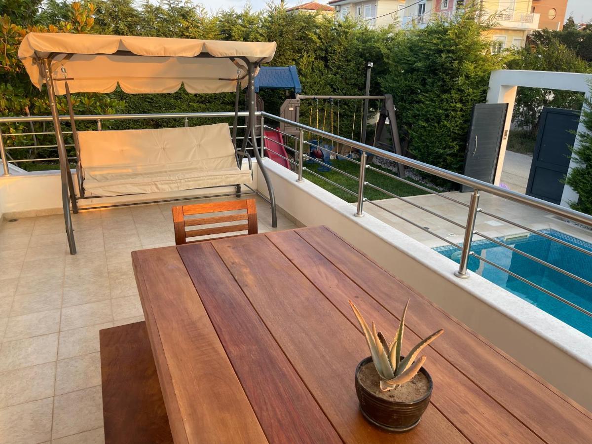 Luxury Villa Loutraki With Private Heated Pool Exterior foto