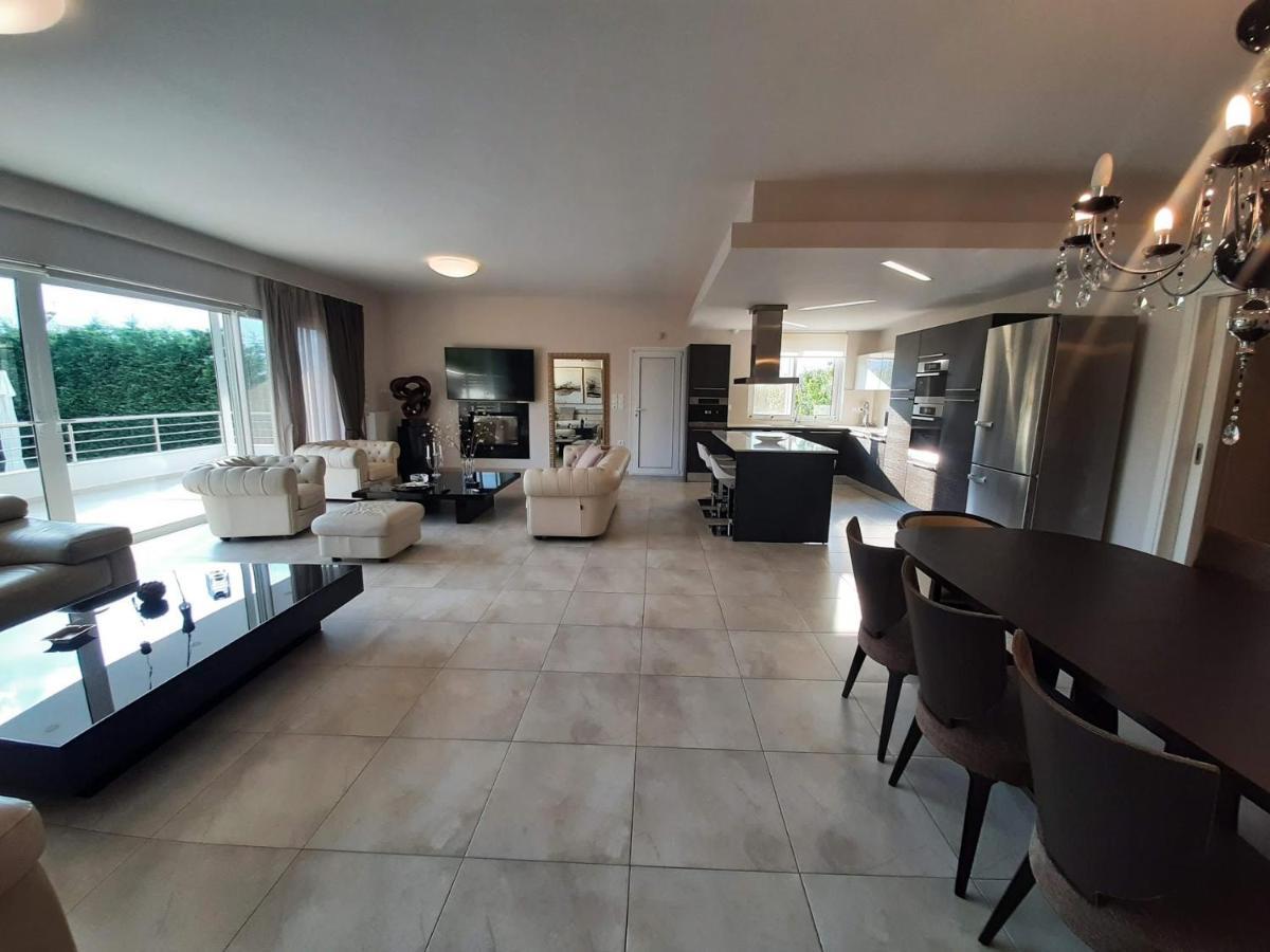Luxury Villa Loutraki With Private Heated Pool Exterior foto