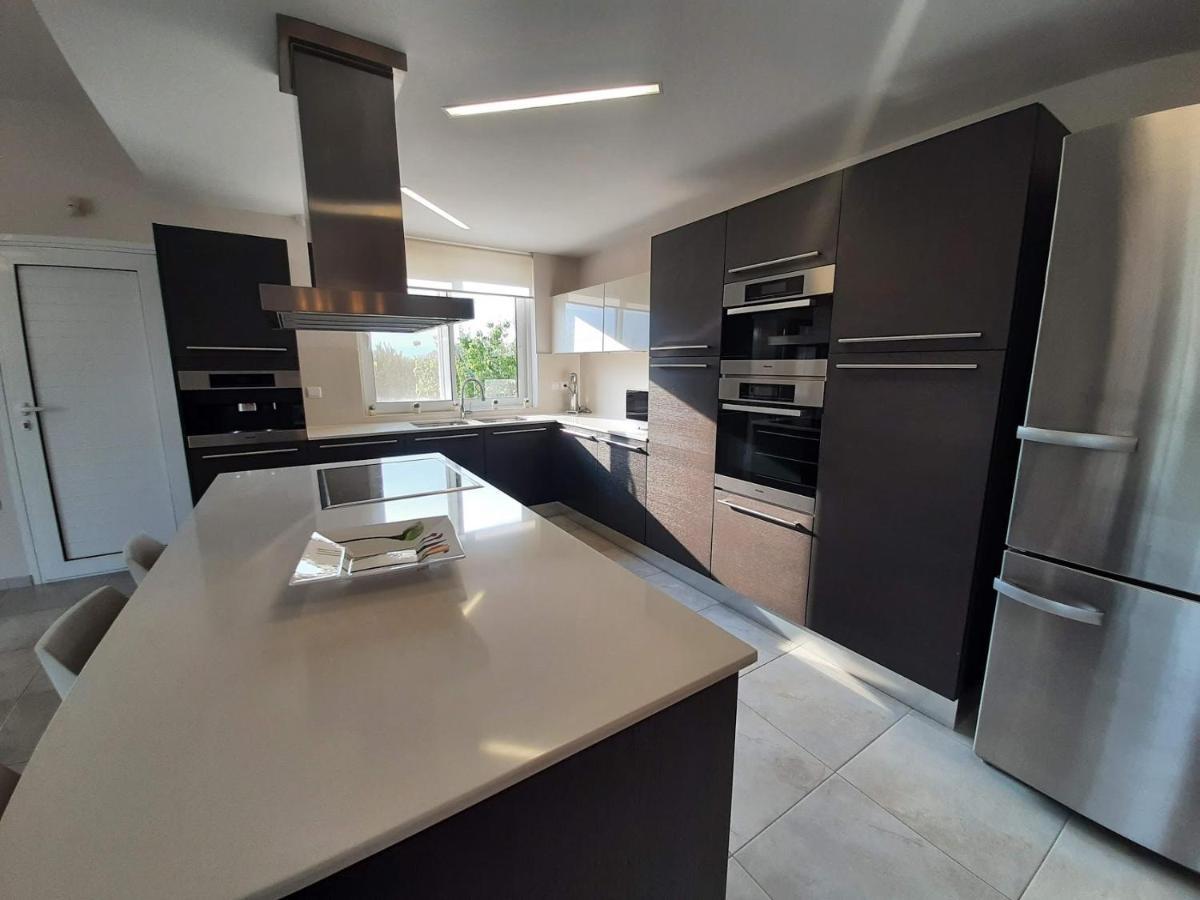 Luxury Villa Loutraki With Private Heated Pool Exterior foto