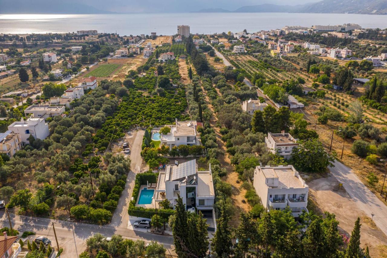 Luxury Villa Loutraki With Private Heated Pool Exterior foto