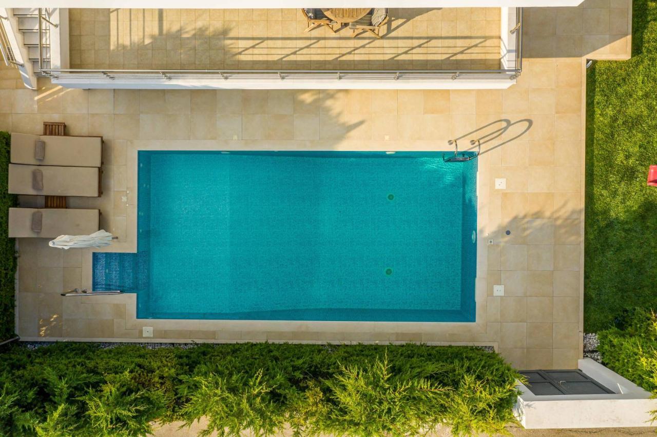 Luxury Villa Loutraki With Private Heated Pool Exterior foto