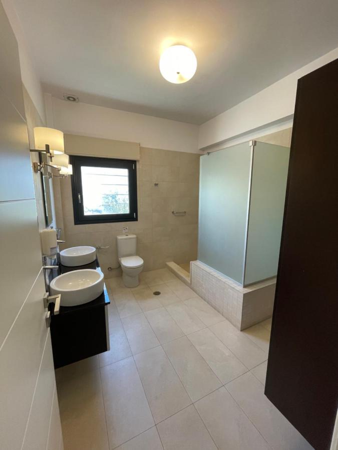Luxury Villa Loutraki With Private Heated Pool Exterior foto