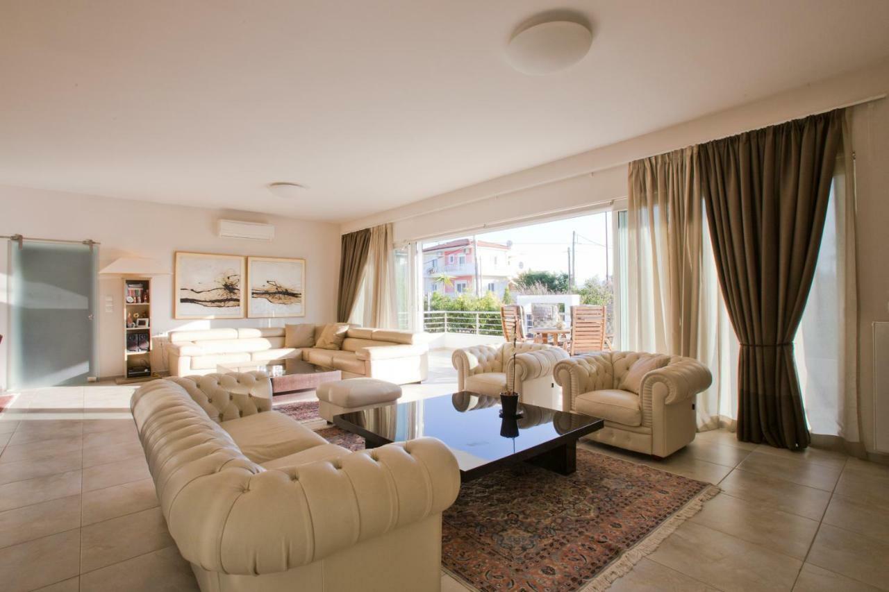 Luxury Villa Loutraki With Private Heated Pool Exterior foto