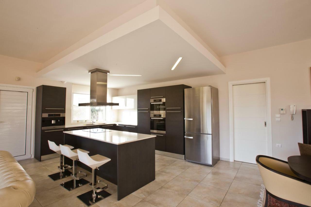 Luxury Villa Loutraki With Private Heated Pool Exterior foto