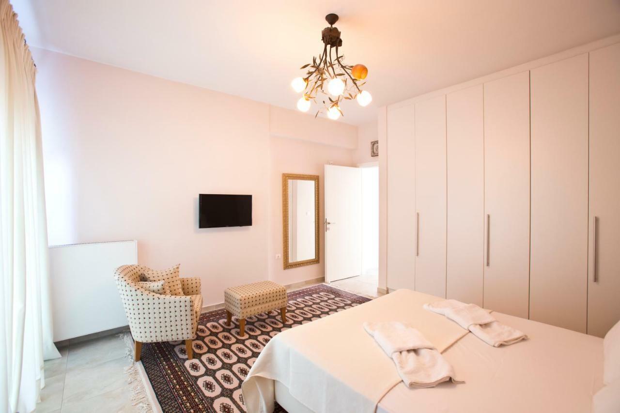 Luxury Villa Loutraki With Private Heated Pool Exterior foto