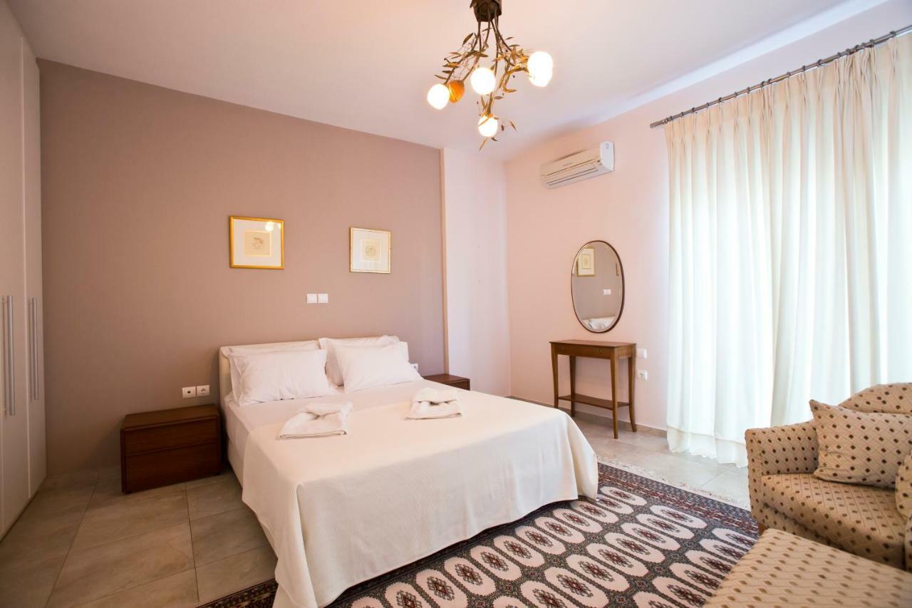 Luxury Villa Loutraki With Private Heated Pool Exterior foto