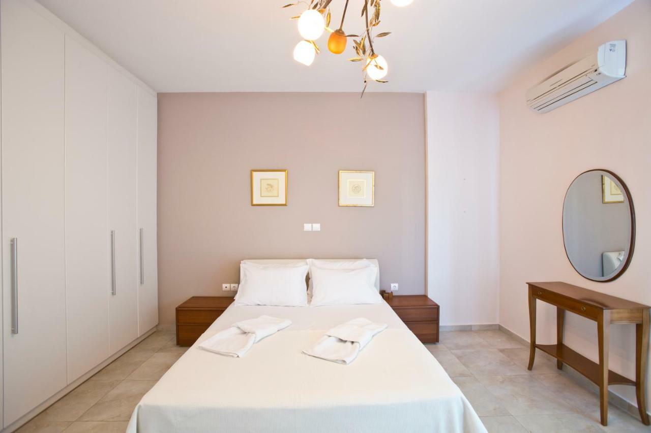 Luxury Villa Loutraki With Private Heated Pool Exterior foto
